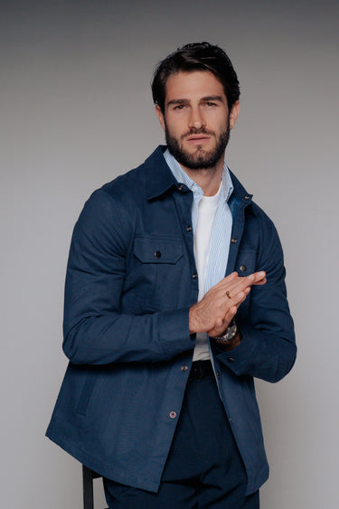 HUDSON SOBRE CAMISA AZUL NAVY